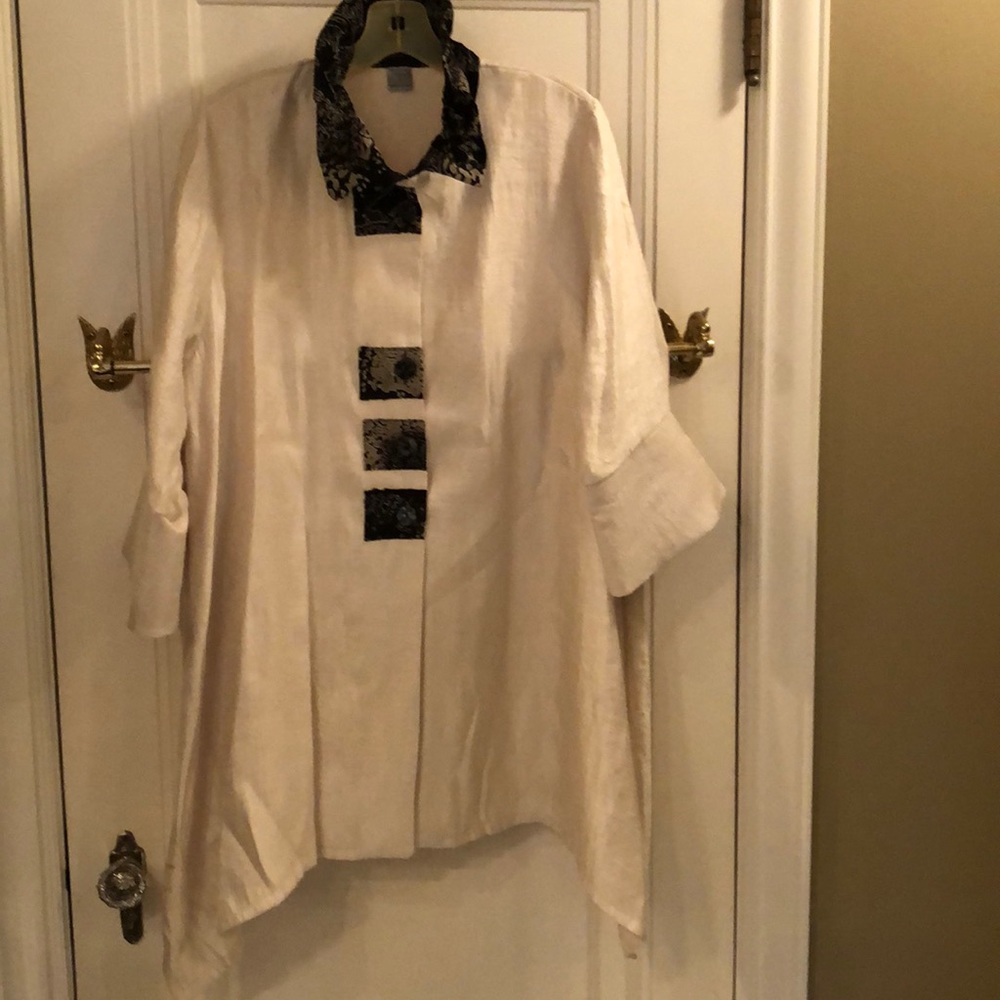 Silk like jacket with details